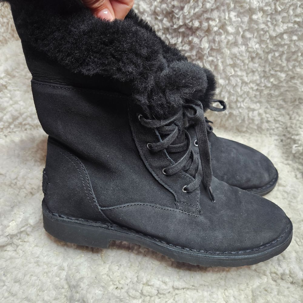 Ugg Weylyn Black Lace-up‎ Sherpa Lined Boots sz 8